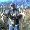 Big Illinois buck found dead near Petersburg