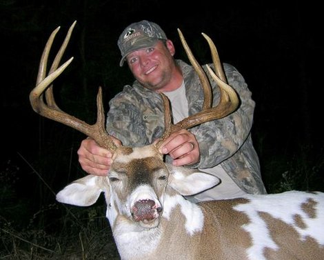 Piebald Buck Harvested in East Texas