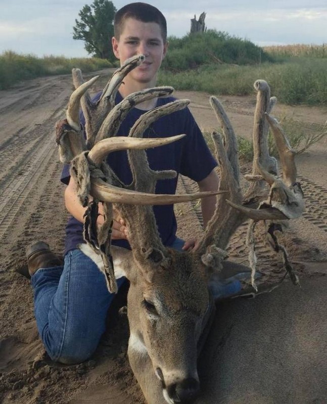 Kansas Hunter Tags Giant Whitetail Buck