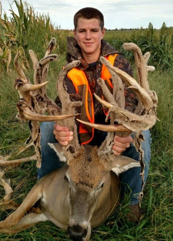Big Nontypical Buck Shot in Kansas