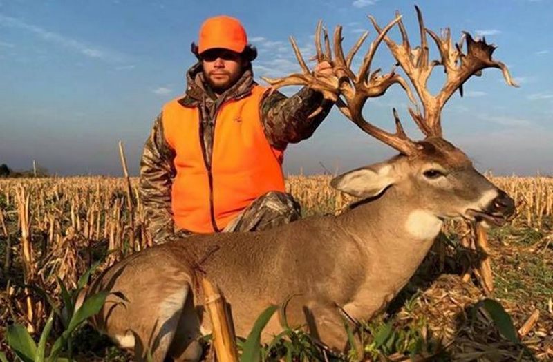 Stephen Tucker with 47 Point Buck